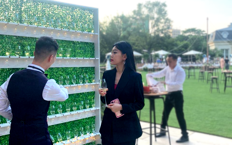 Ni organizing a business event in Shenzhen